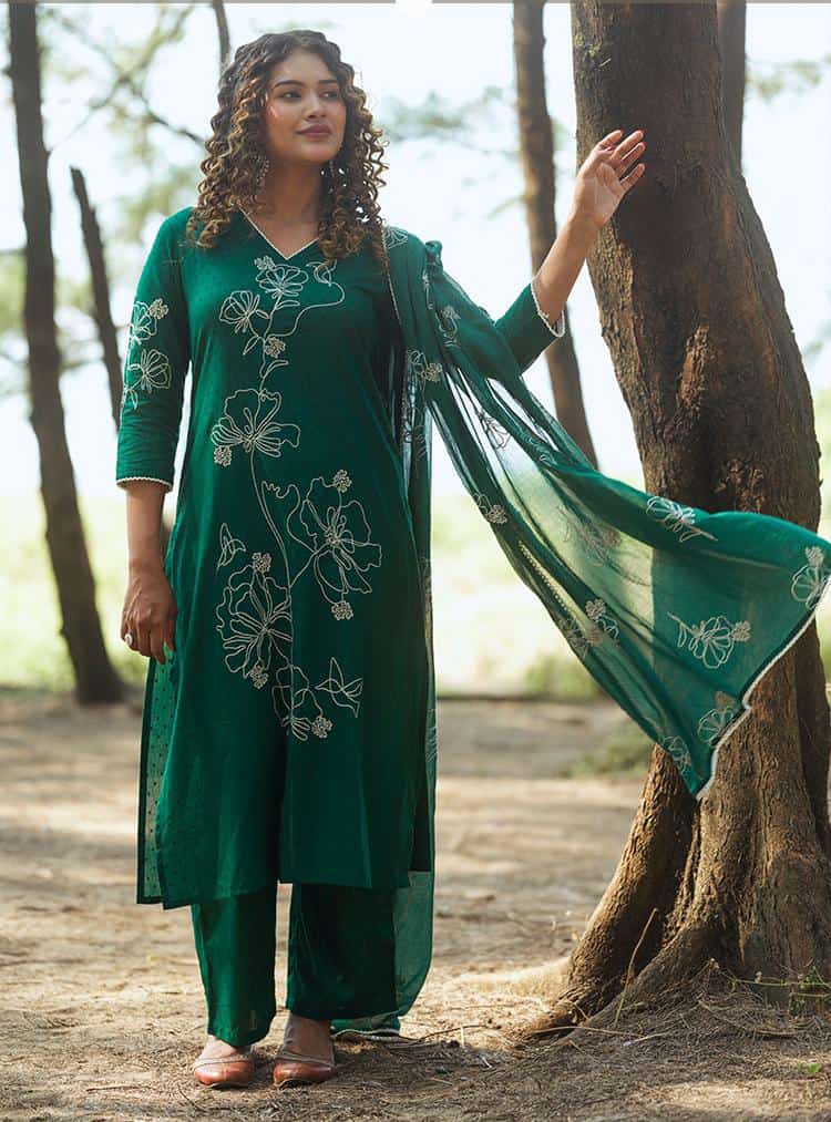 GREEN COLOUR COTTON KURTA PANT DUPATTA WITH THREAD WORK